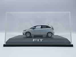 ホンダ　フィット　GR型　サンライトホワイトパール　カラーサンプル　1/43 Amazon | 1/43 ミニカー フィット FIT カラーサンプル